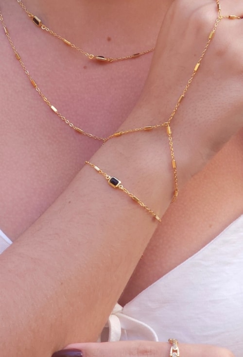 PULSEIRA DELICADA COM PEDRA ÔNIX PM483-O