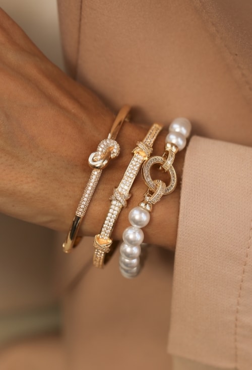 PULSEIRA PÉROLA REDONDA COM FECHO CRAVEJADO BANHADO OURO PM598-O PULSEIRA PÉROLA REDONDA COM FECHO CRAVEJADO BANHADO OURO PM598-O