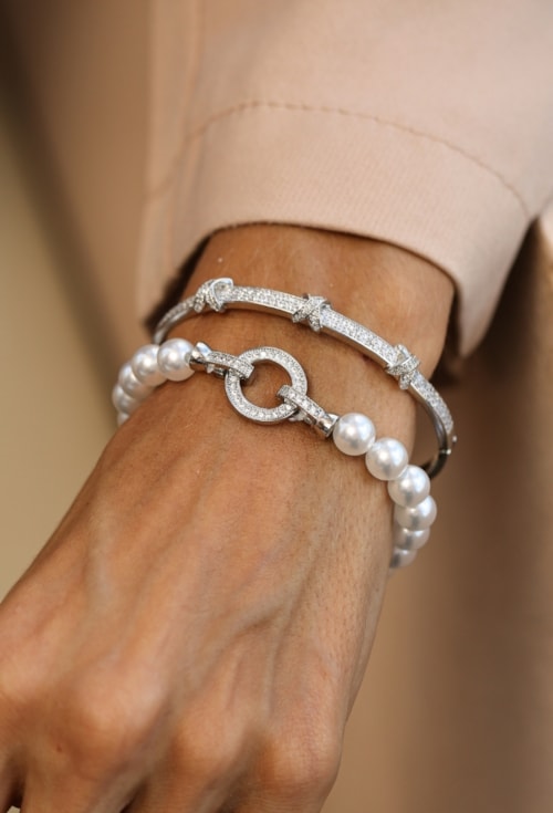 PULSEIRA PÉROLA REDONDA COM FECHO CRAVEJADO BANHADO RÓDIO PM598-R PULSEIRA PÉROLA REDONDA COM FECHO CRAVEJADO BANHADO RÓDIO PM598-R