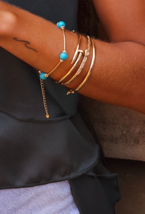 PULSEIRA TUBO BOLA HOWLITA TURQUESA NO OURO PM439-O