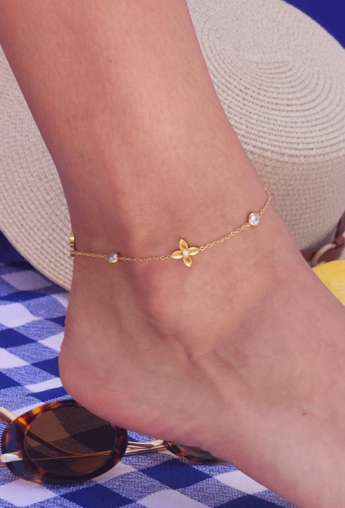TORNOZELEIRA FLOR COM ZIRCÔNIAS EM AÇO INOX DOURADO TZM018-AD